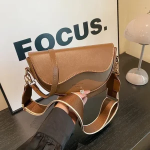 Vintage PU Leather Crossbody Bag for Women Small Saddle Shoulder Bag with Wide Strap Flap Design